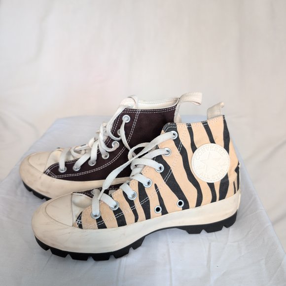 Converse Women's High-Top Lug Sole Sneakers Size 7 - Brown/Print - Picture 2 of 9